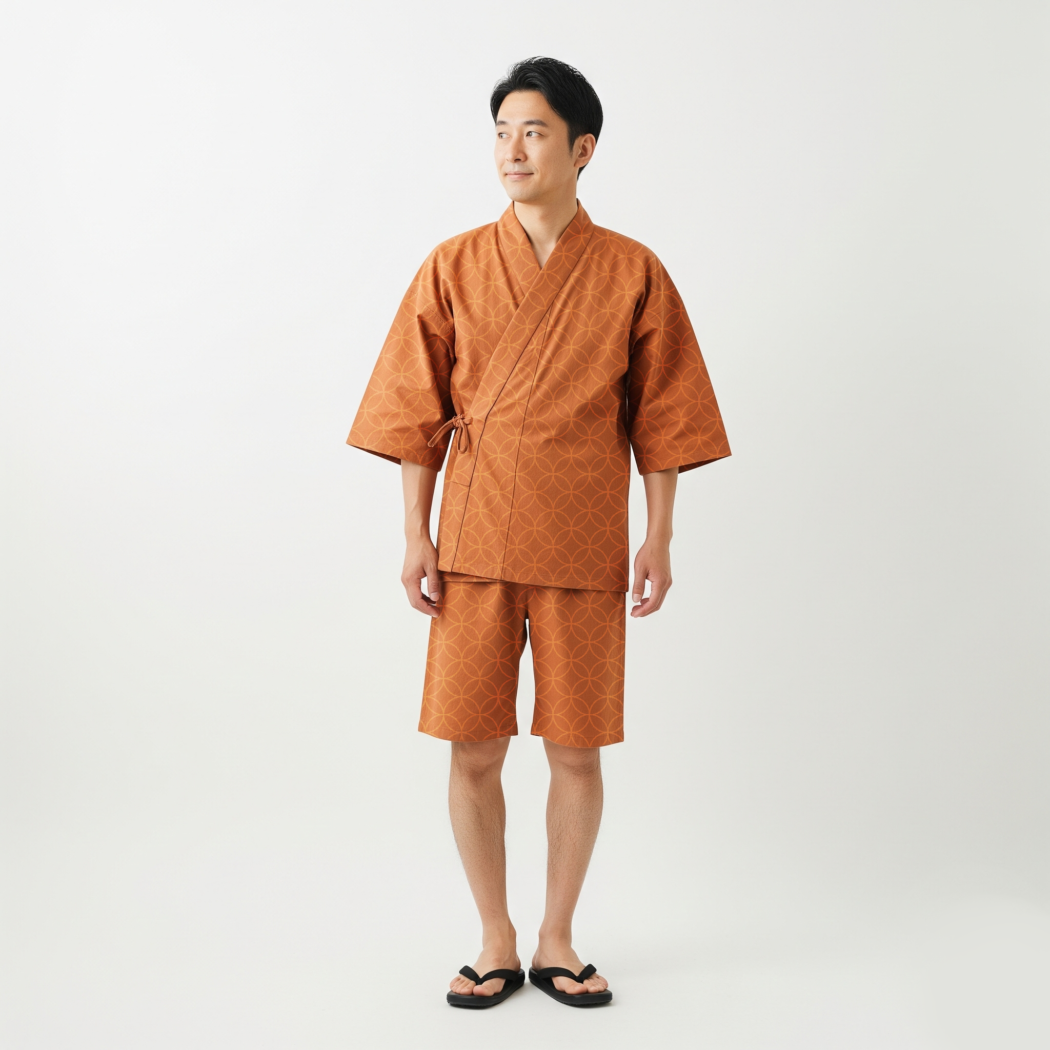 朱色の甚平を着ている男性